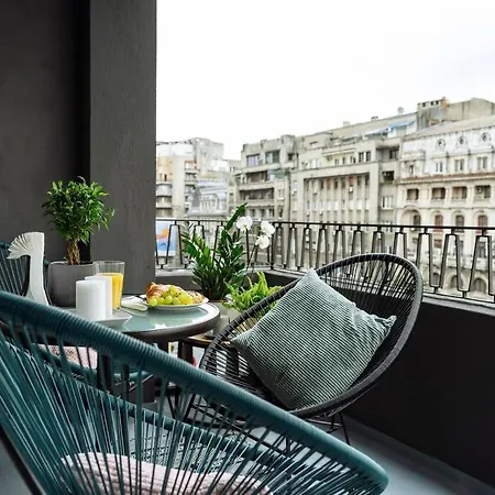 Great Views In Piata Romana *