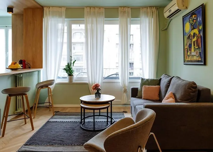 Great Views In Piata Romana Апартаменти