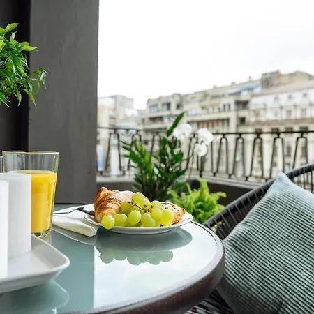 Great Views In Piata Romana Appartement