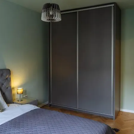 Great Views In Piata Romana *