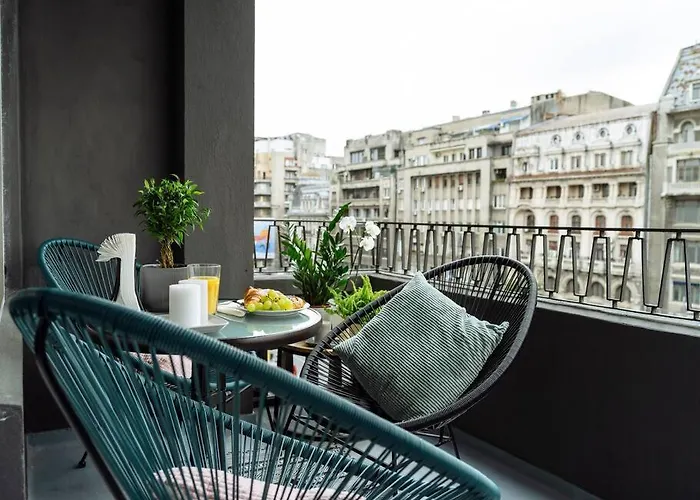 Great Views In Piata Romana *